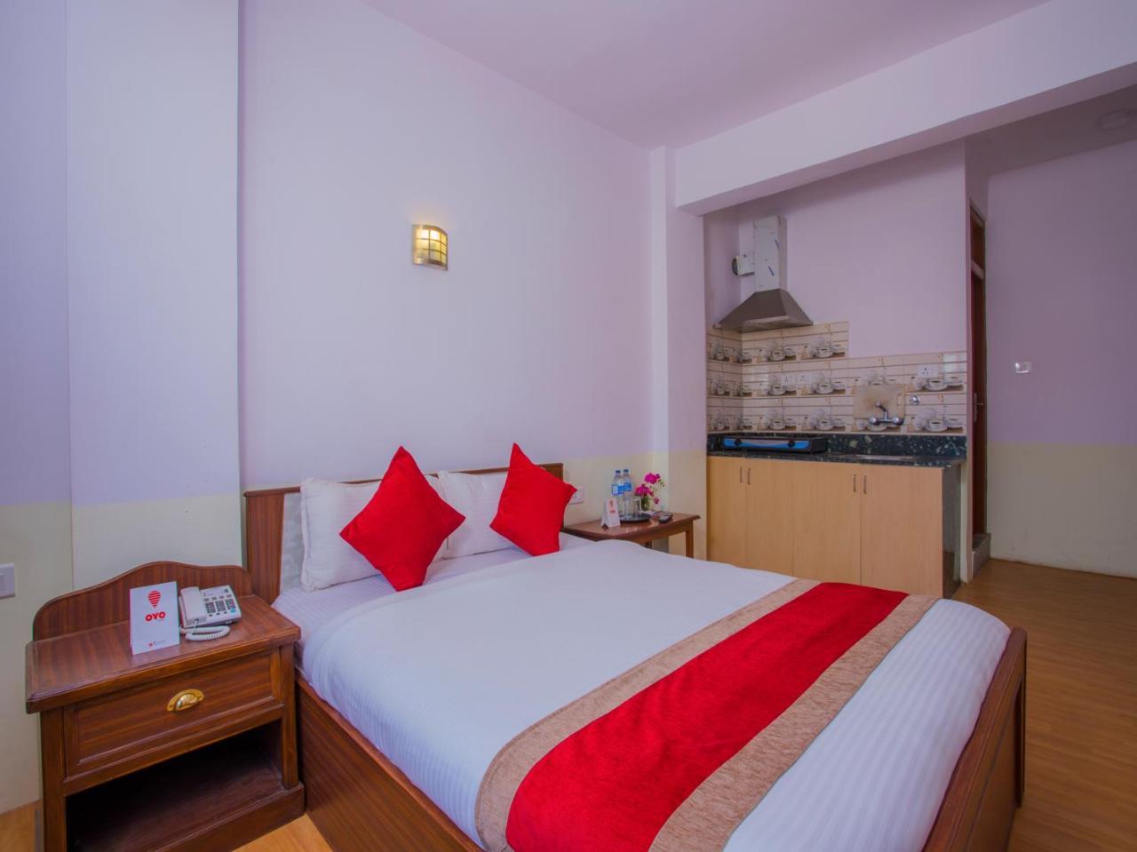 Oyo 255 White Zambala Hotel Катманду Экстерьер фото