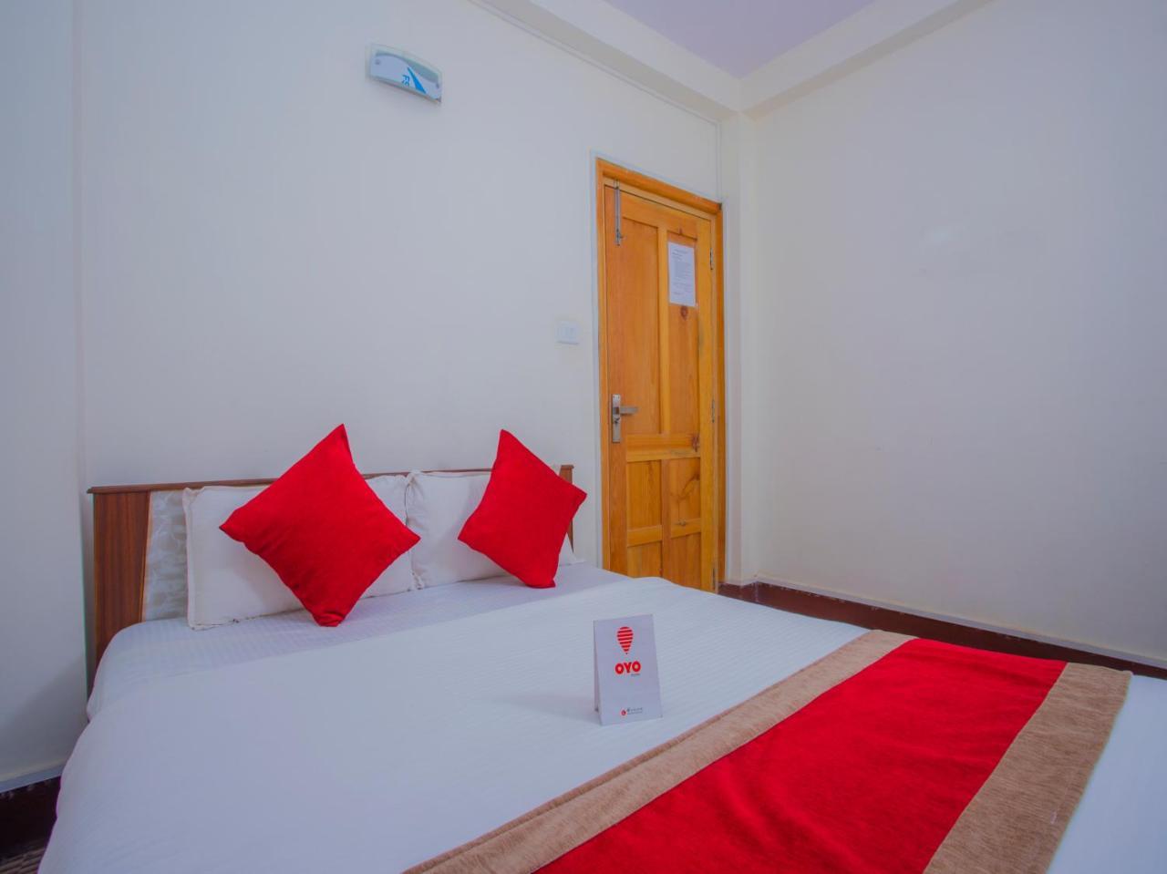 Oyo 255 White Zambala Hotel Катманду Экстерьер фото