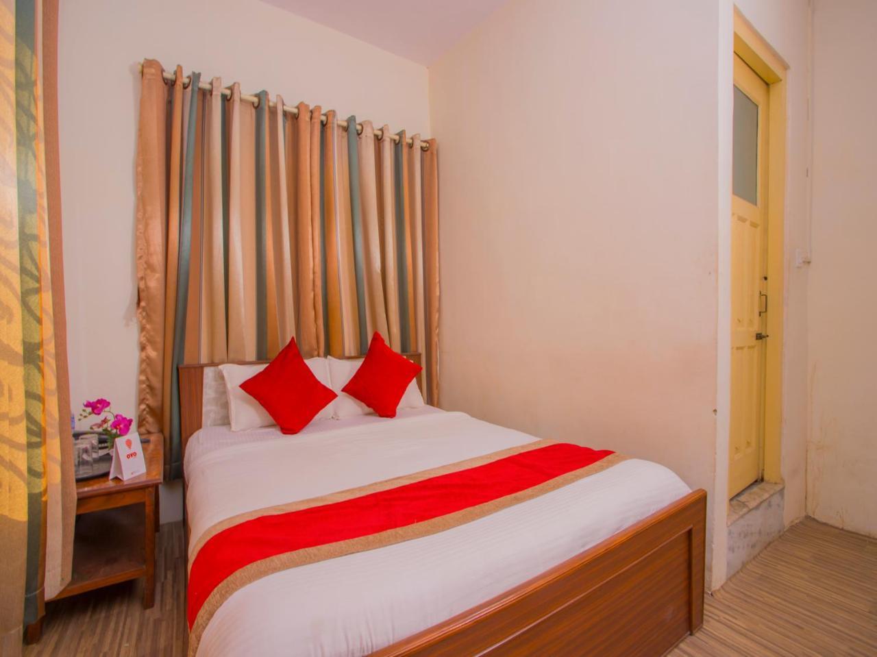 Oyo 255 White Zambala Hotel Катманду Экстерьер фото