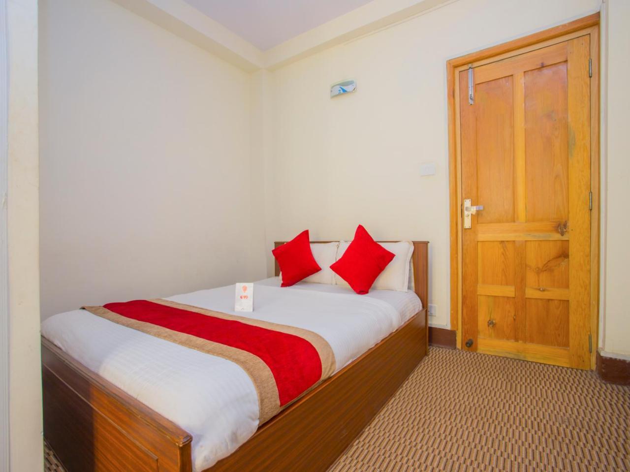 Oyo 255 White Zambala Hotel Катманду Экстерьер фото